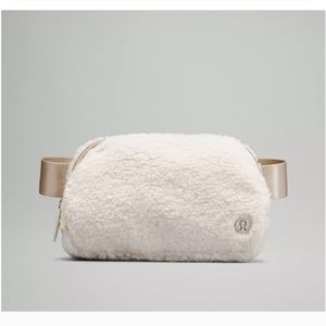 NWT Everywhere Fleece Belt Bag